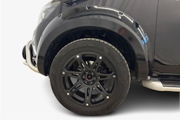 musta Nissan Navara 2020 kuva 9.