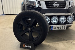 musta Nissan Navara 2020 kuva 17.