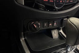 musta Nissan Navara 2020 kuva 18.