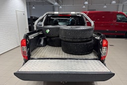 Musta Nissan Navara 2020 kuva 29.