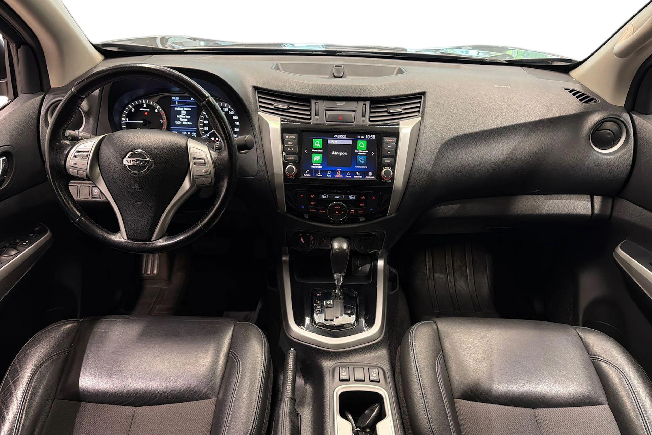 harmaa Nissan Navara 2021 kuva 9.