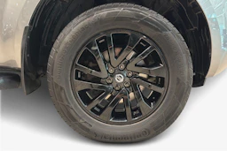 harmaa Nissan Navara 2021 kuva 12.