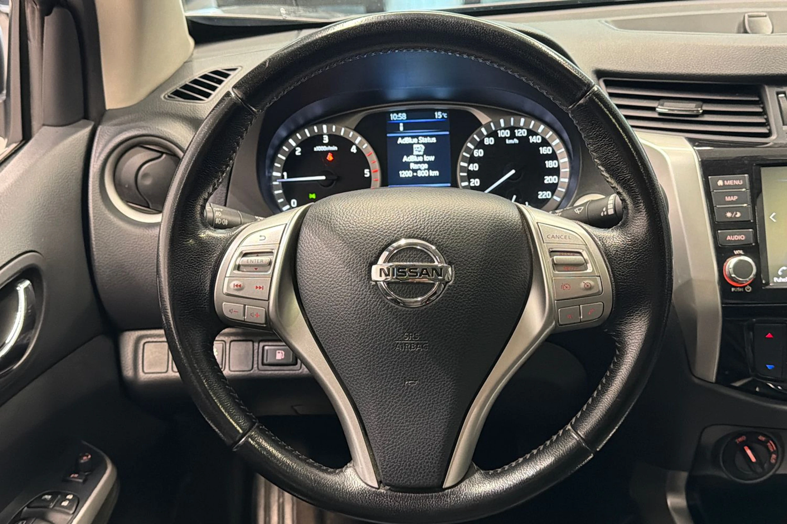 harmaa Nissan Navara 2021 kuva 15.
