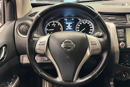 harmaa Nissan Navara 2021 kuva 15.