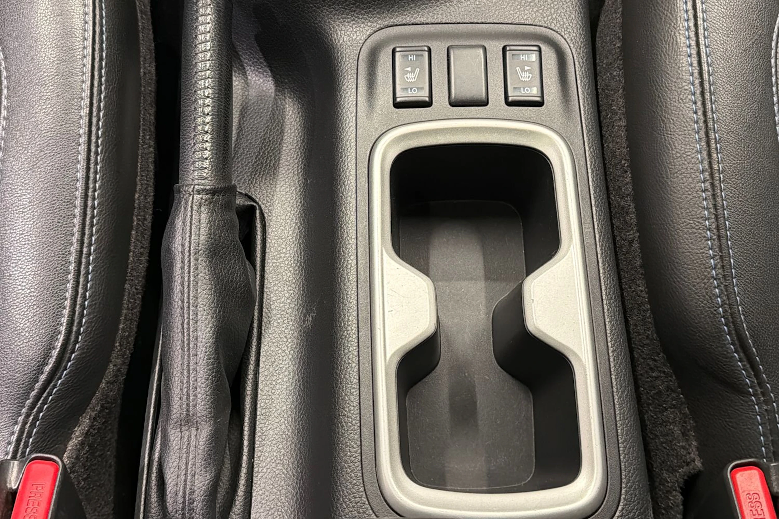 harmaa Nissan Navara 2021 kuva 18.
