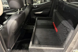 harmaa Nissan Navara 2021 kuva 20.
