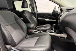 harmaa Nissan Navara 2021 kuva 26.