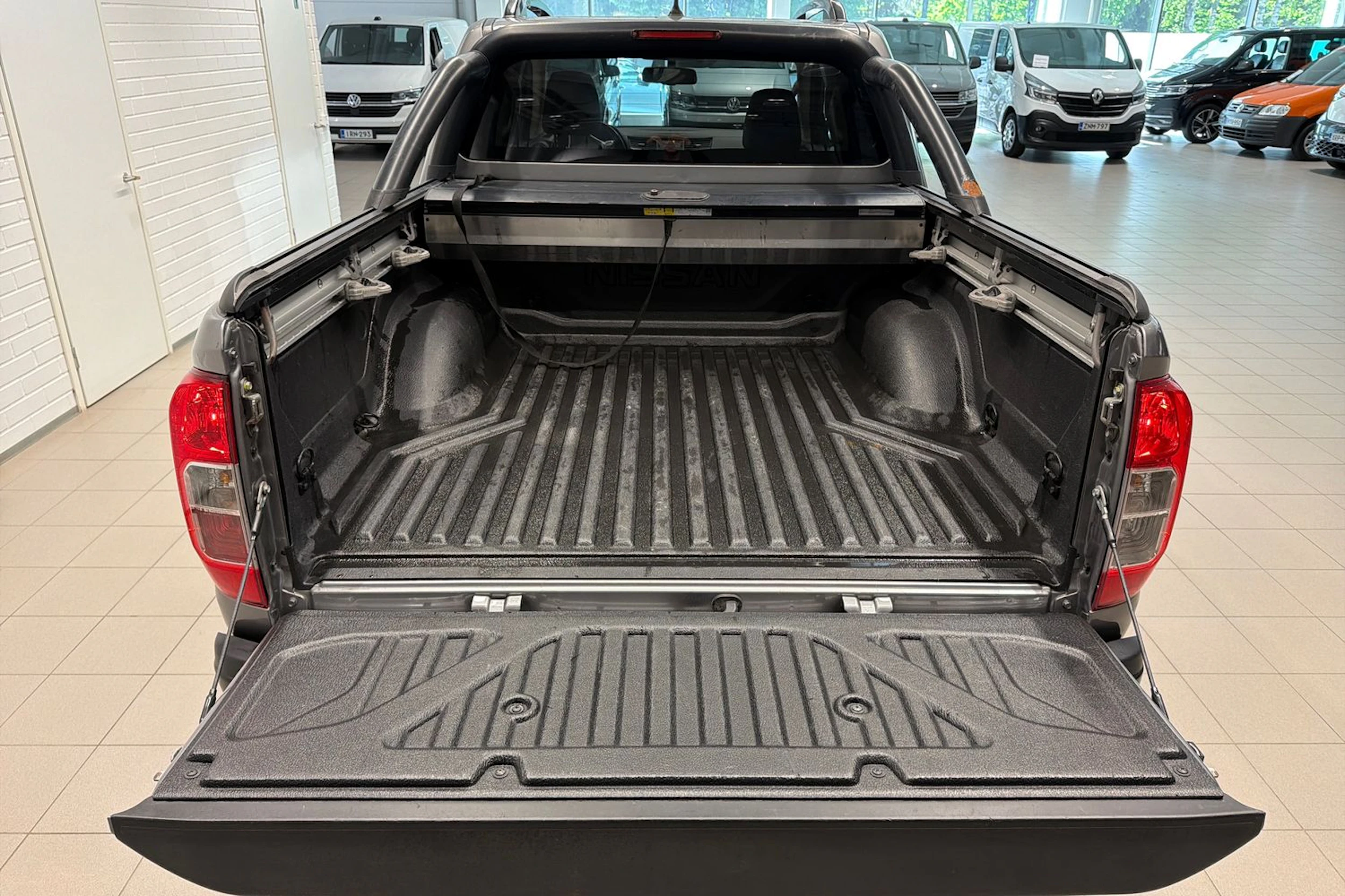 harmaa Nissan Navara 2021 kuva 27.