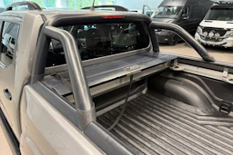 harmaa Nissan Navara 2021 kuva 28.