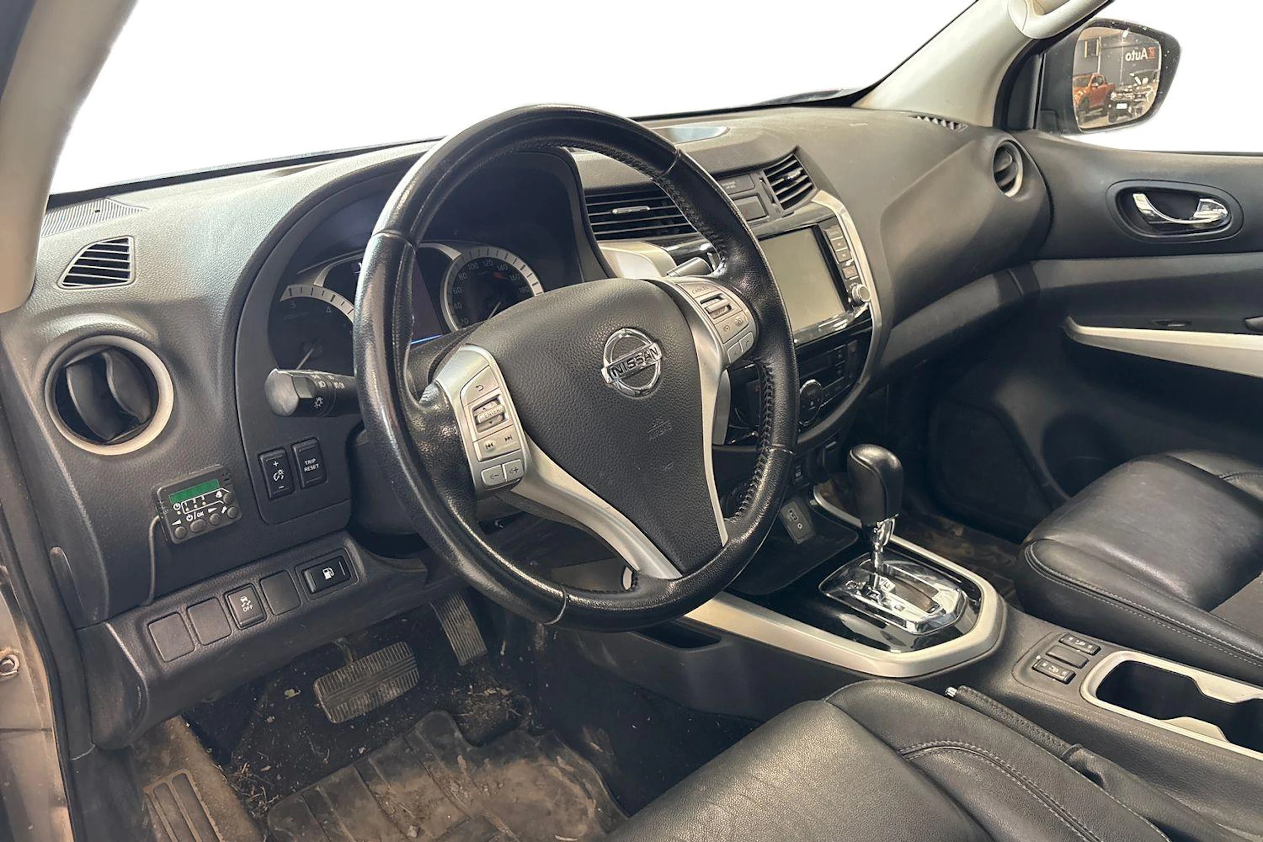 Harmaa Nissan Navara 2021 kuva 3.
