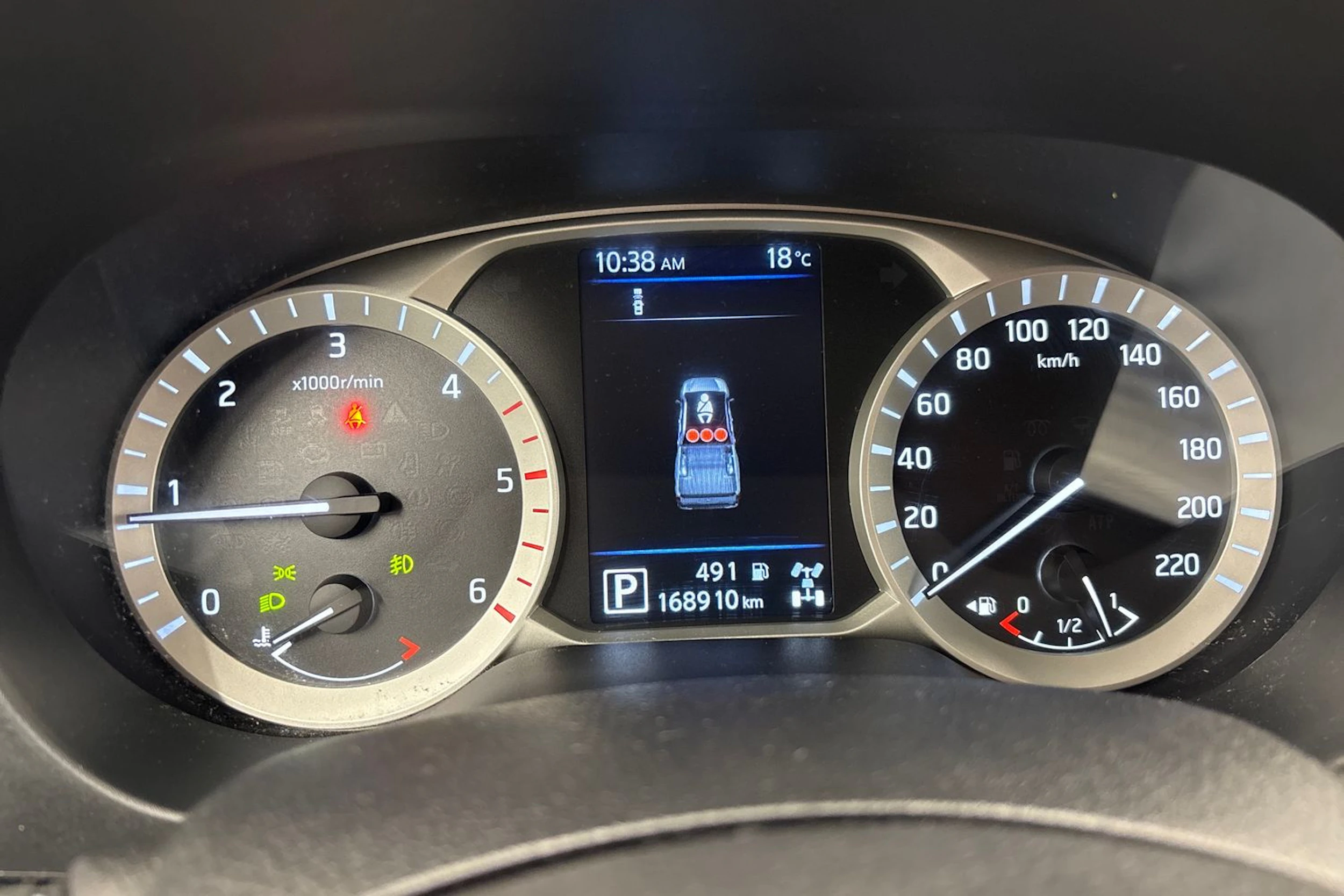 Harmaa Nissan Navara 2021 kuva 13.