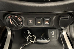 Harmaa Nissan Navara 2021 kuva 18.