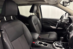 Harmaa Nissan Navara 2021 kuva 24.