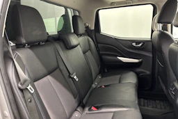 Harmaa Nissan Navara 2021 kuva 26.