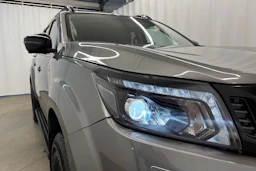 Harmaa Nissan Navara 2021 kuva 32.