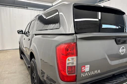 Harmaa Nissan Navara 2021 kuva 34.