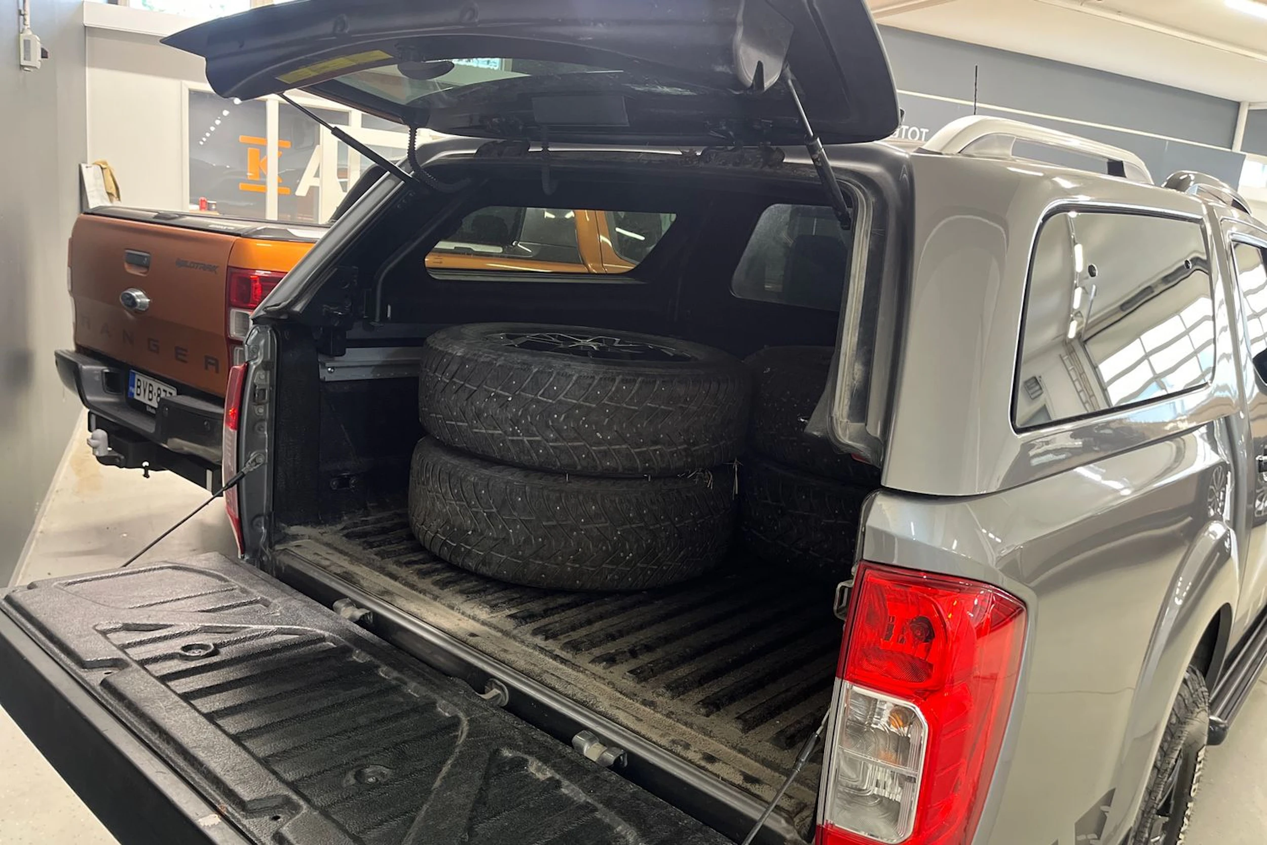 Harmaa Nissan Navara 2021 kuva 35.