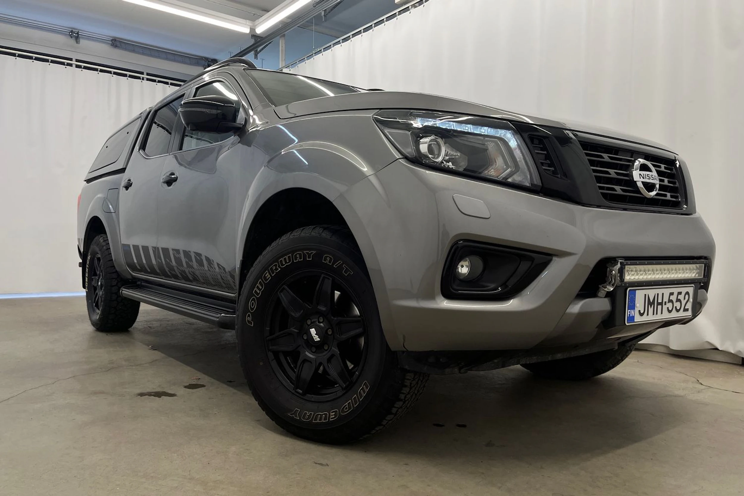 Harmaa Nissan Navara 2021 kuva 37.