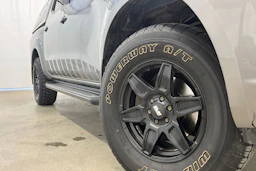 Harmaa Nissan Navara 2021 kuva 38.