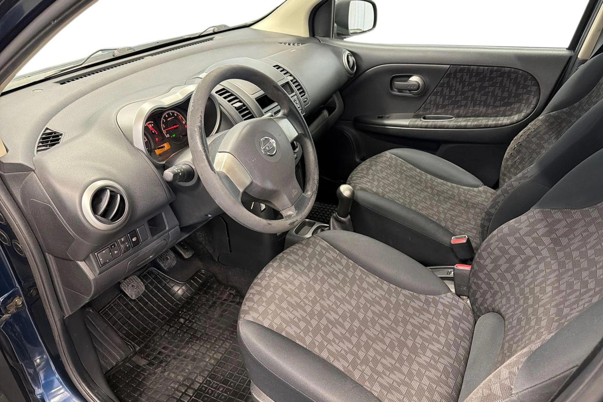 sininen Nissan Note 2006 kuva 8.