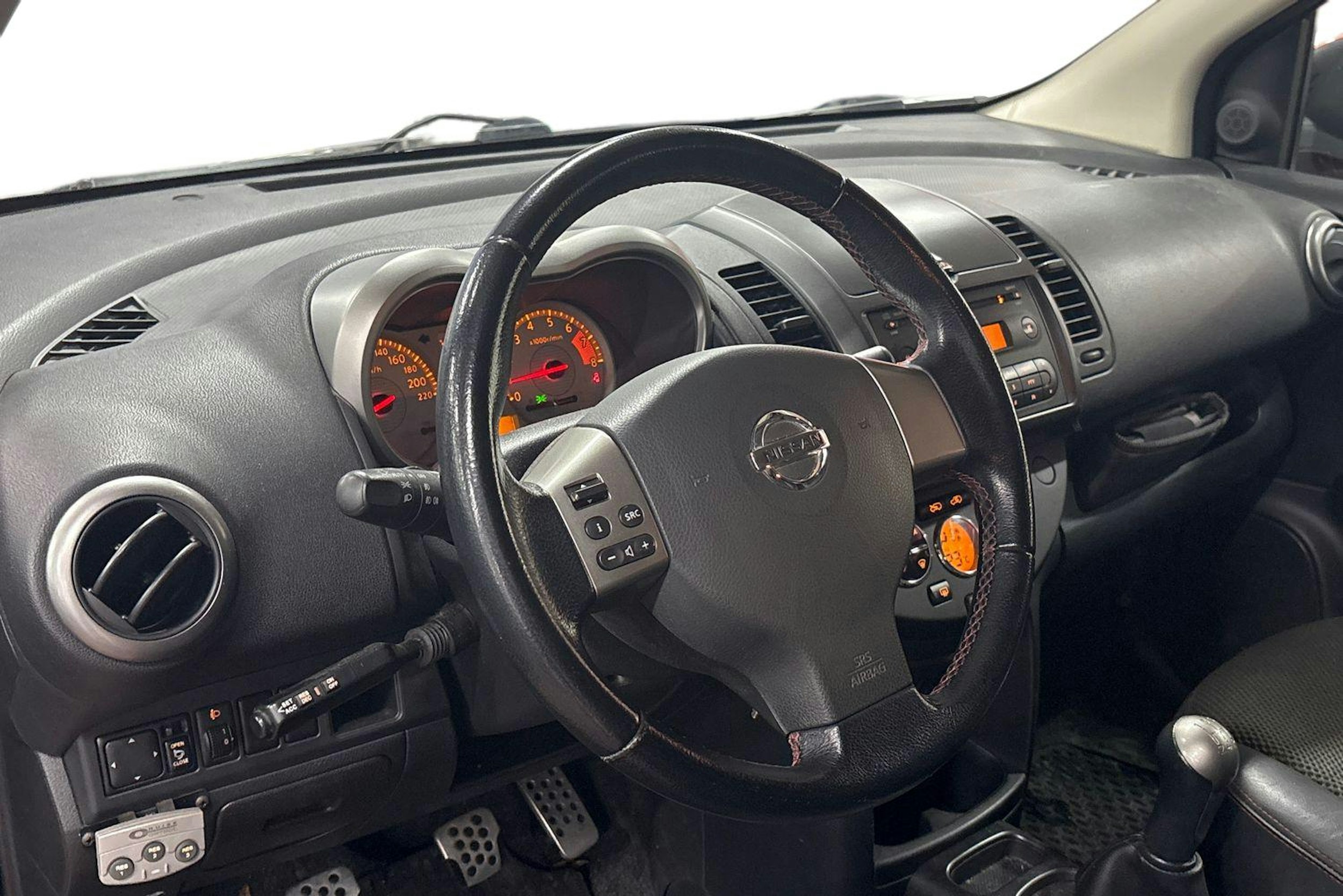 oranssi Nissan Note 2006 kuva 7.