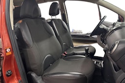 oranssi Nissan Note 2006 kuva 9.