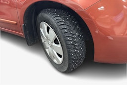 oranssi Nissan Note 2006 kuva 11.