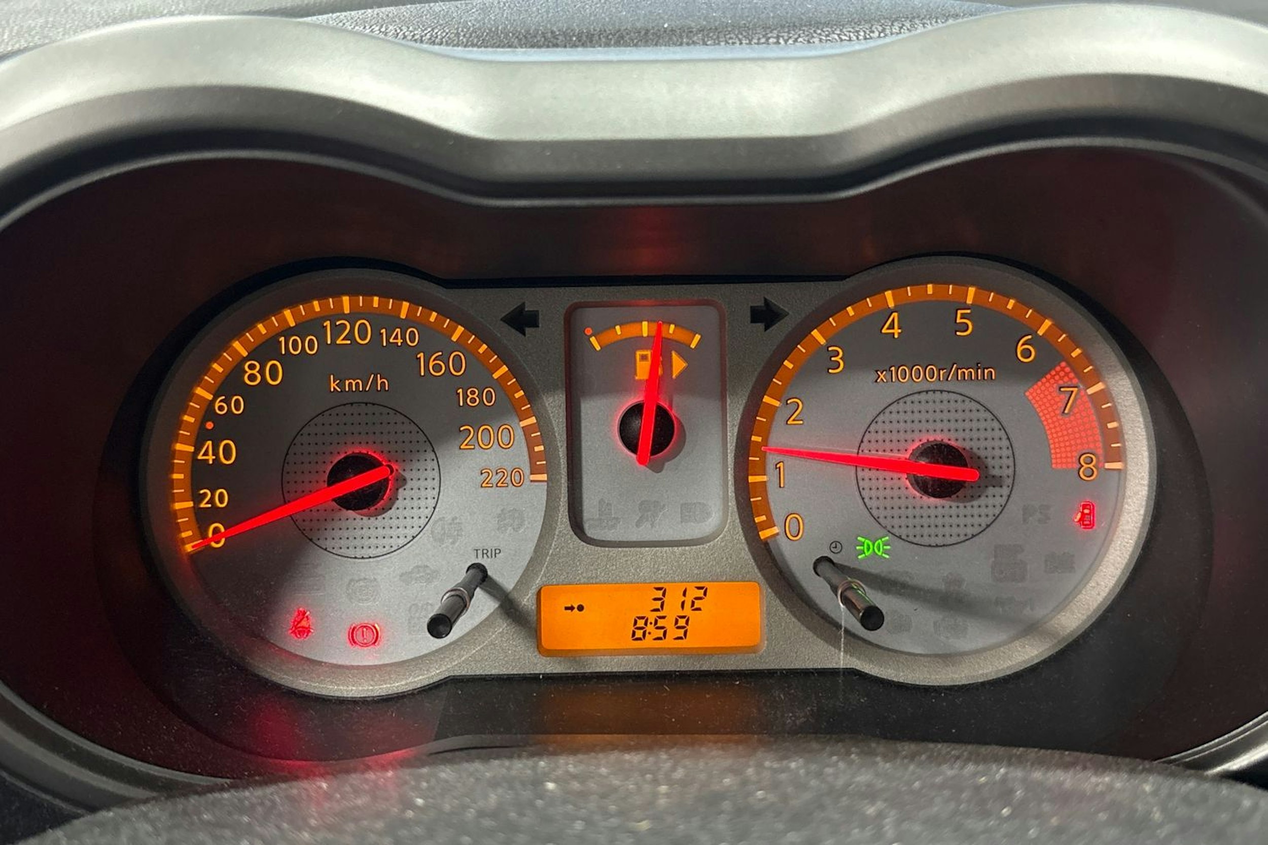 oranssi Nissan Note 2006 kuva 14.