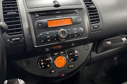 oranssi Nissan Note 2006 kuva 15.