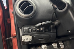 oranssi Nissan Note 2006 kuva 16.