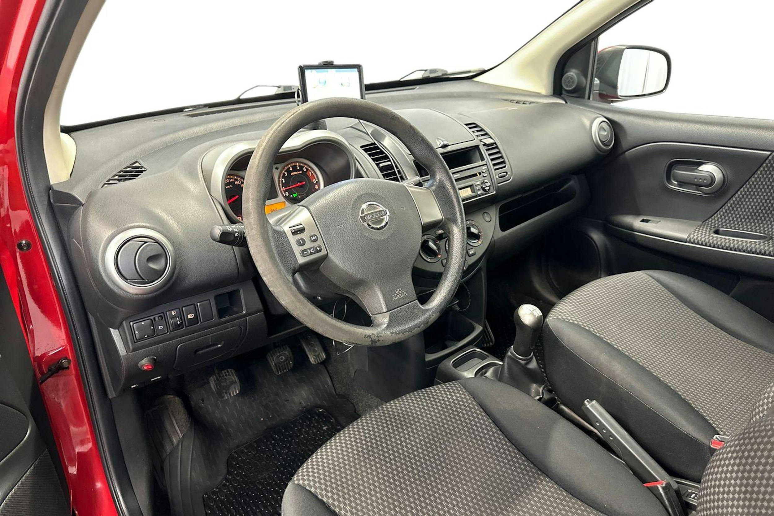 punainen Nissan Note 2007 kuva 7.
