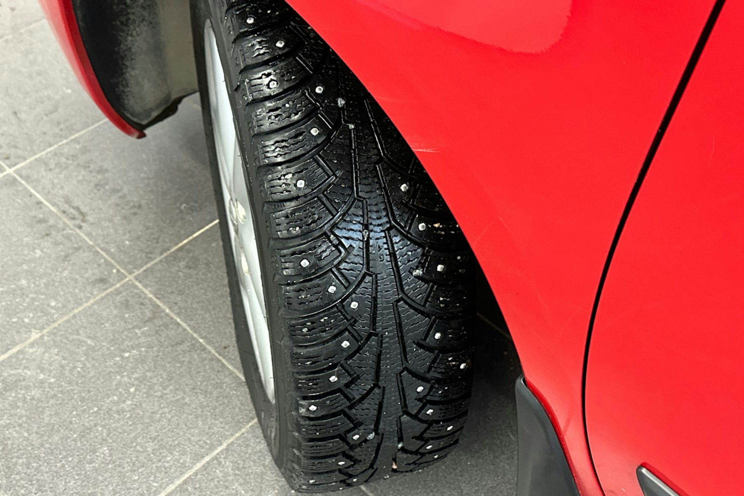 punainen Nissan Note 2007 kuva 13.