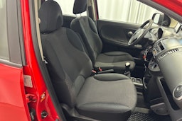 punainen Nissan Note 2007 kuva 15.
