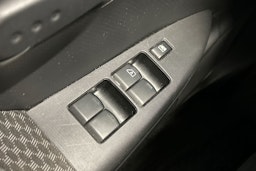 punainen Nissan Note 2007 kuva 18.