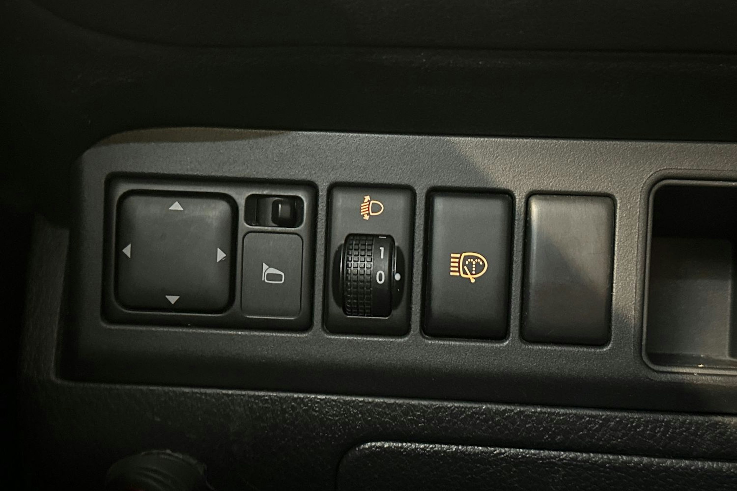 punainen Nissan Note 2007 kuva 19.