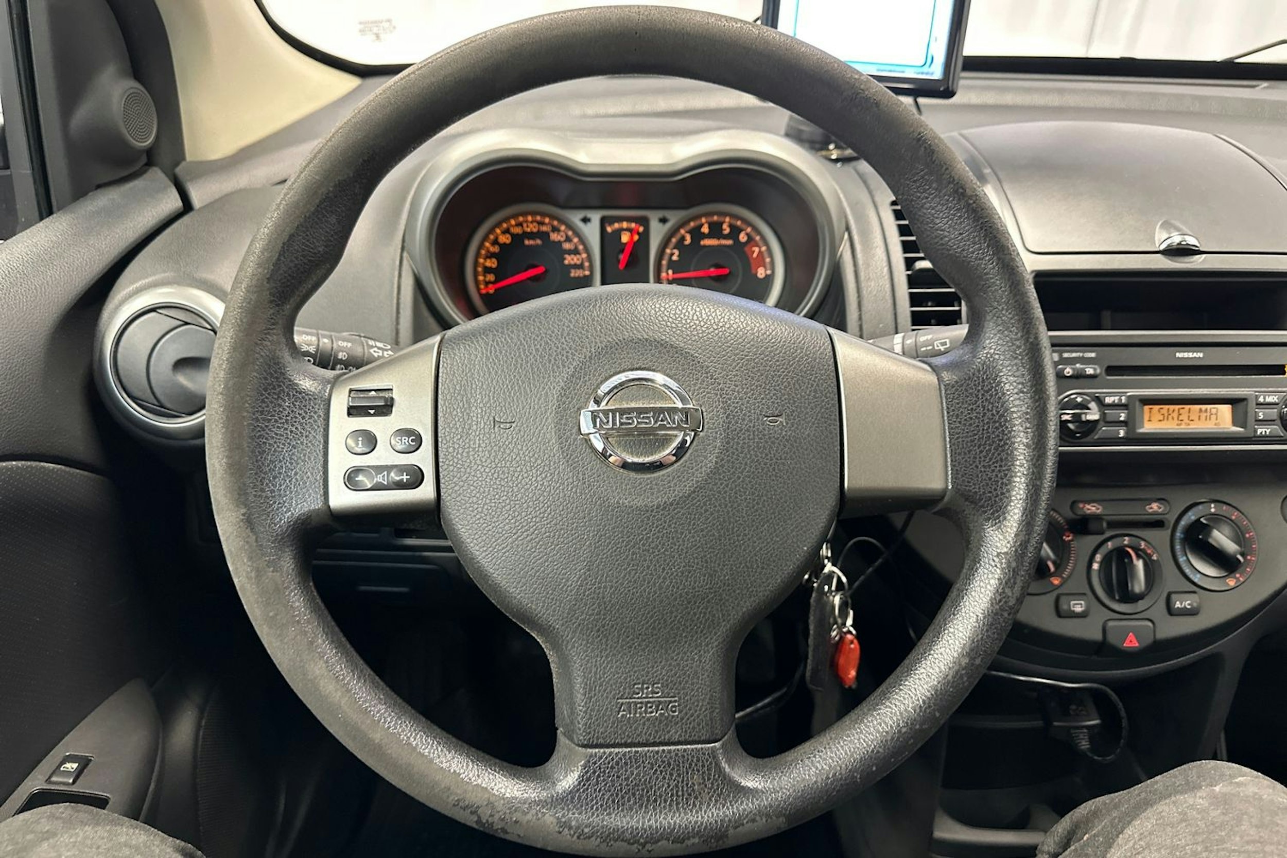 punainen Nissan Note 2007 kuva 20.