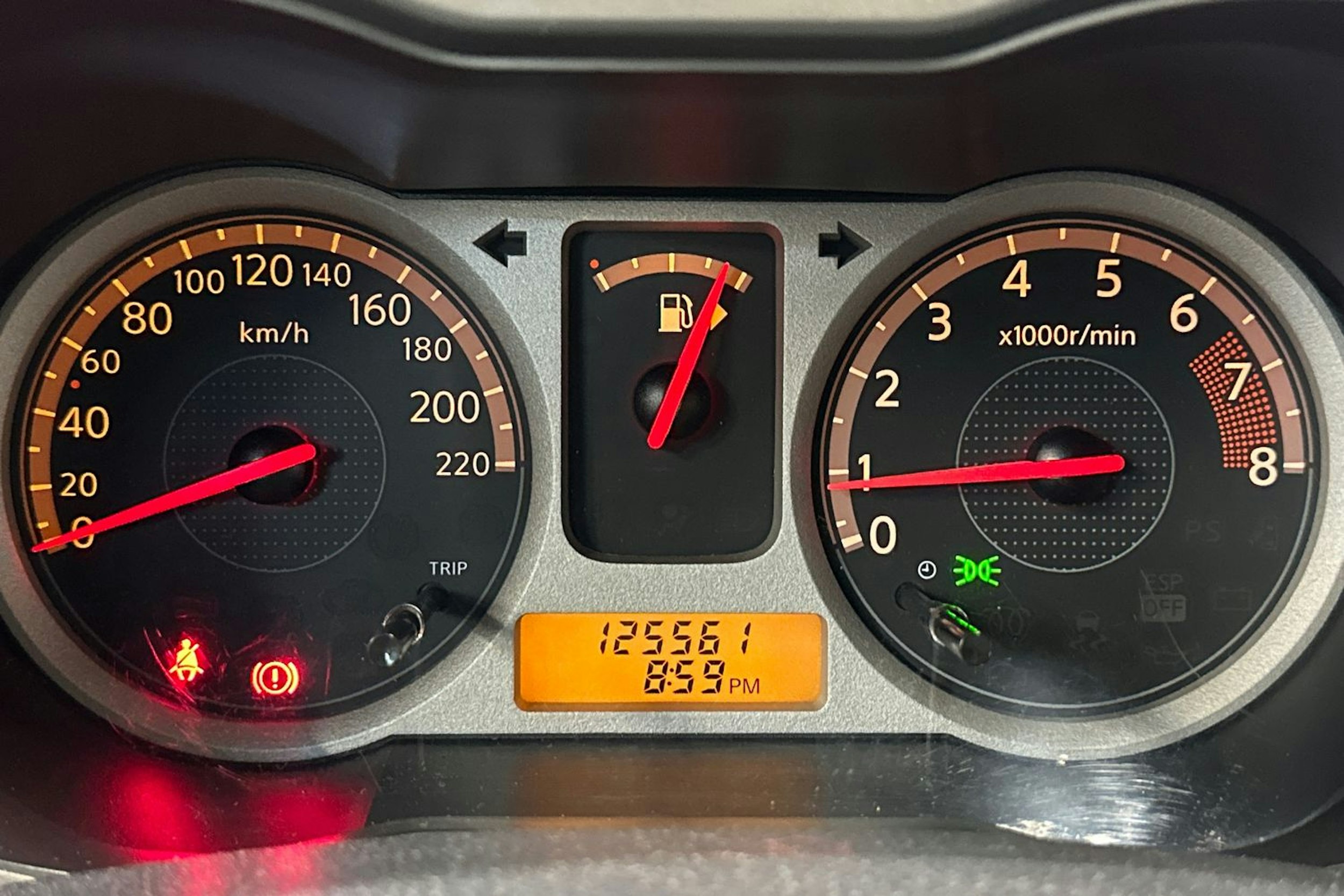 punainen Nissan Note 2007 kuva 21.