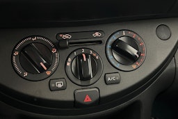 punainen Nissan Note 2007 kuva 24.