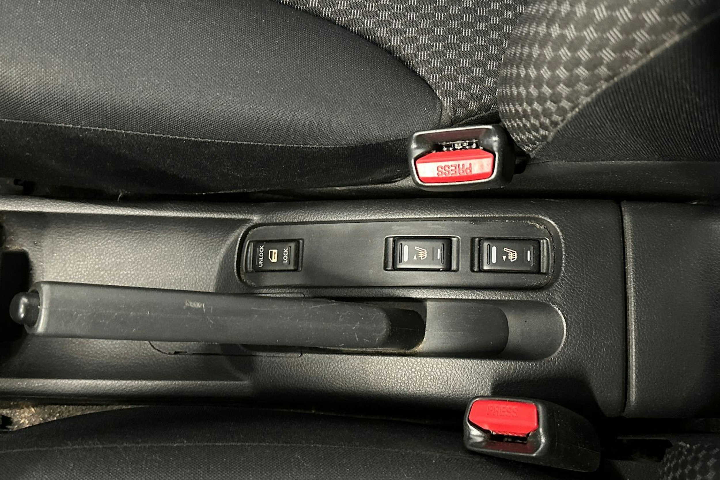 punainen Nissan Note 2007 kuva 26.