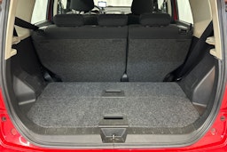 punainen Nissan Note 2007 kuva 28.