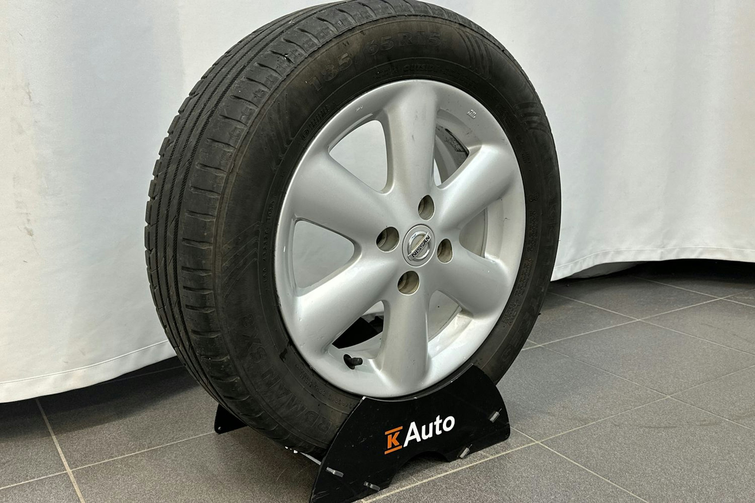 punainen Nissan Note 2007 kuva 30.