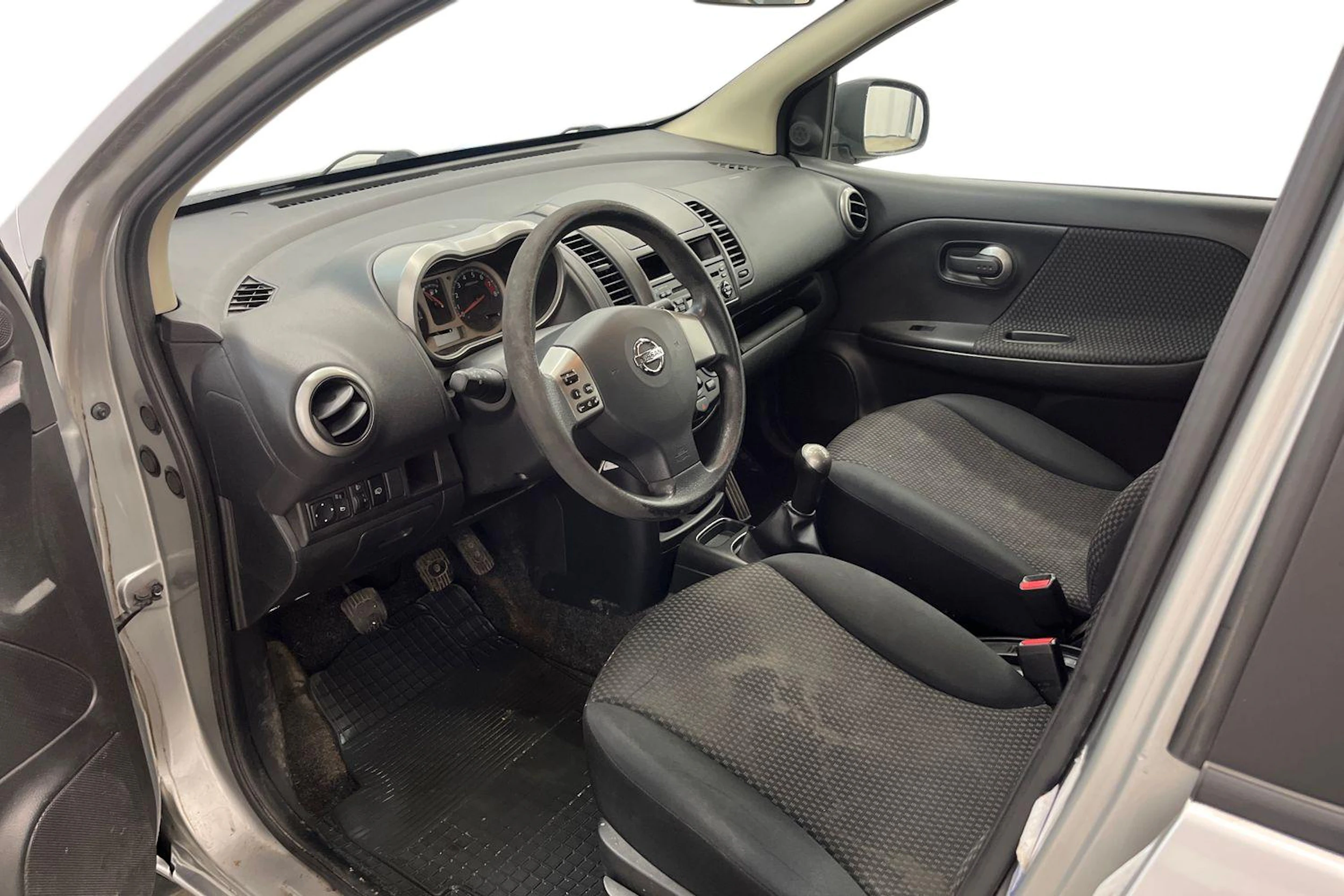 Hopea Nissan Note 2008 kuva 6.