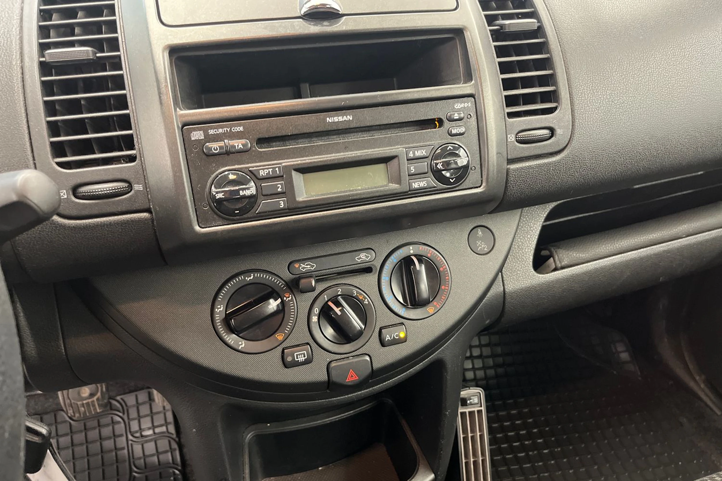 Hopea Nissan Note 2008 kuva 15.