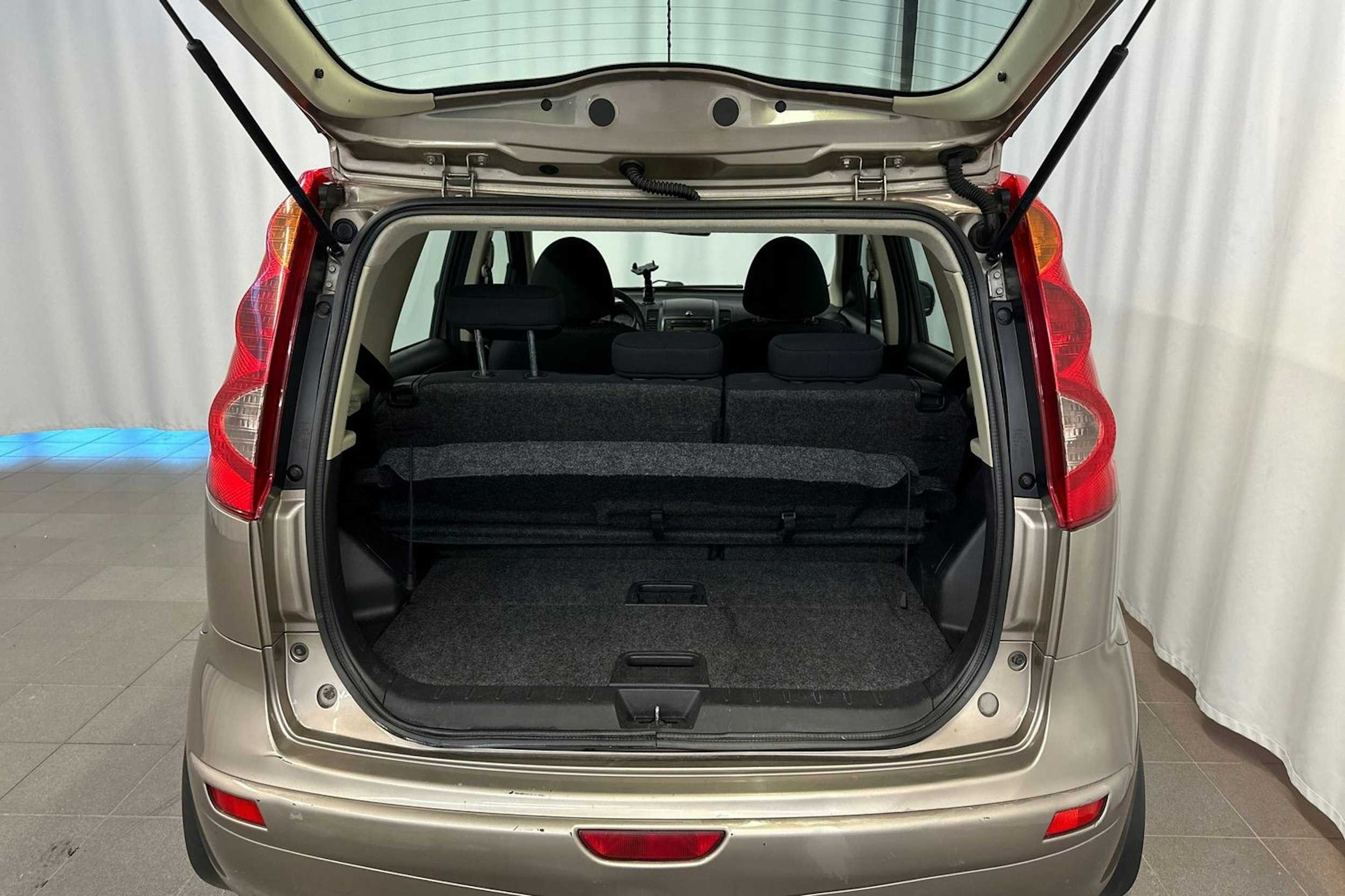 ruskea (beige) Nissan Note 2008 kuva 13.