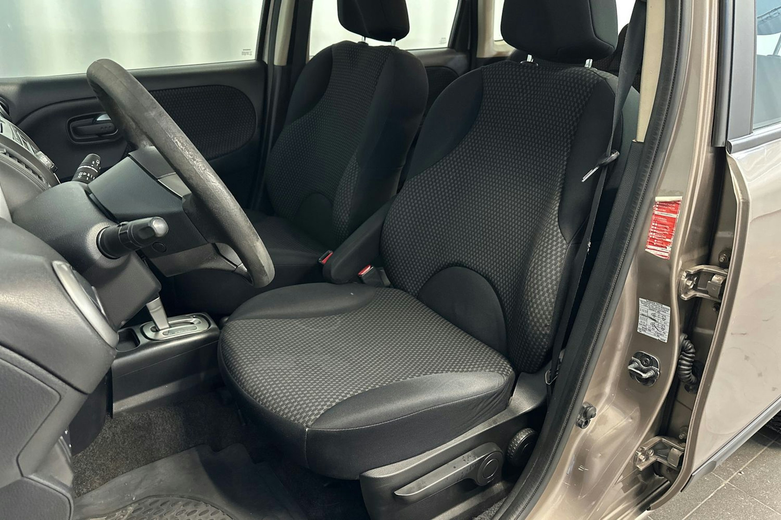 ruskea (beige) Nissan Note 2008 kuva 14.