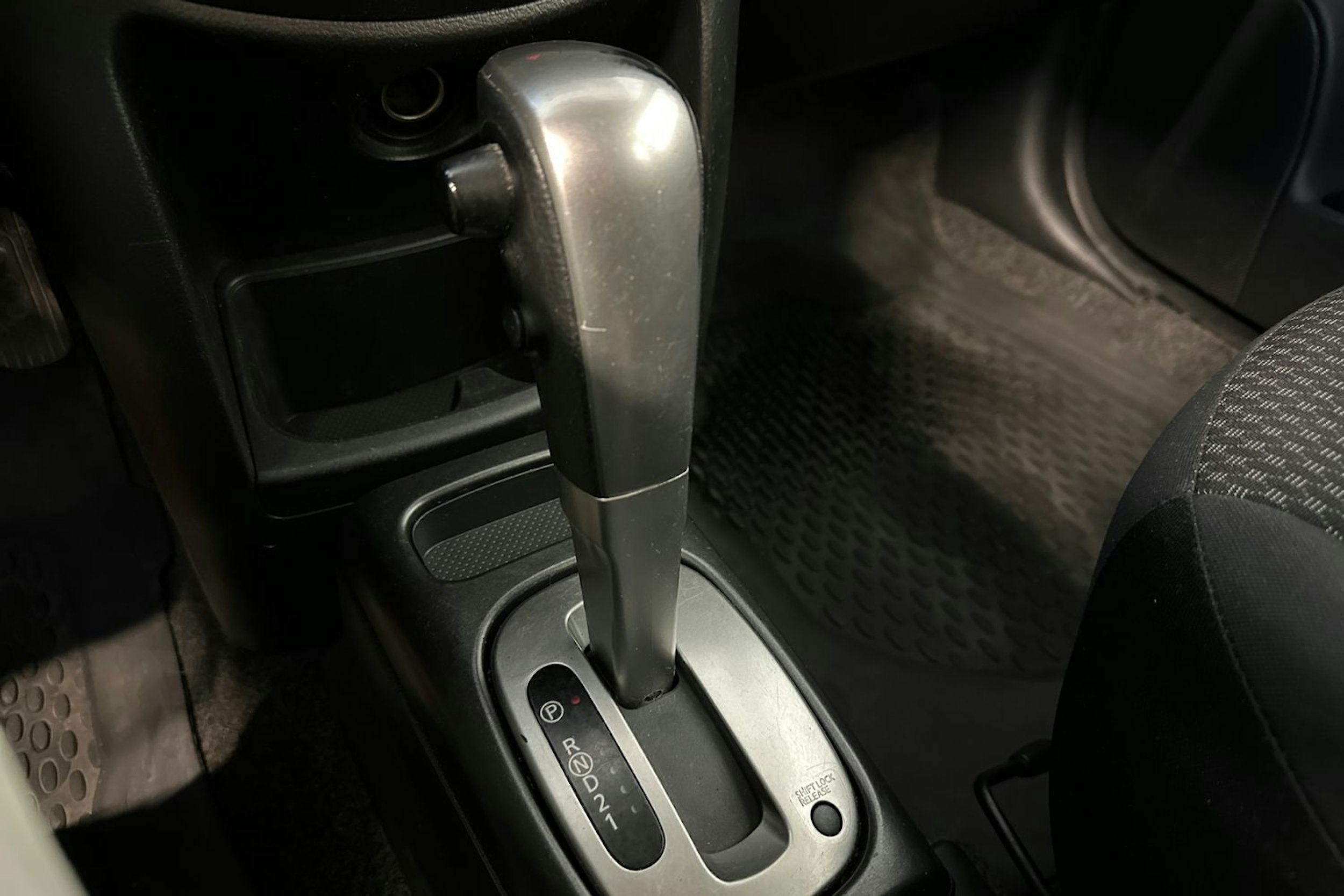 ruskea (beige) Nissan Note 2008 kuva 16.