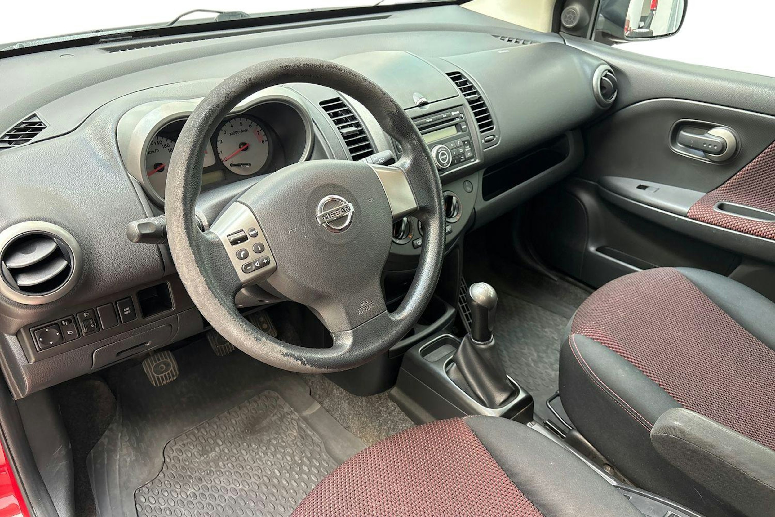 punainen Nissan Note 2008 kuva 7.