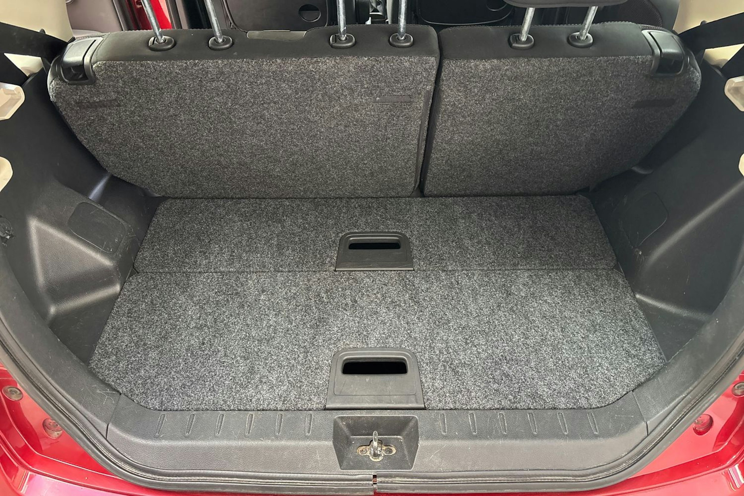 punainen Nissan Note 2008 kuva 14.
