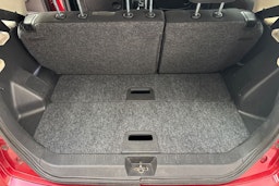 punainen Nissan Note 2008 kuva 14.