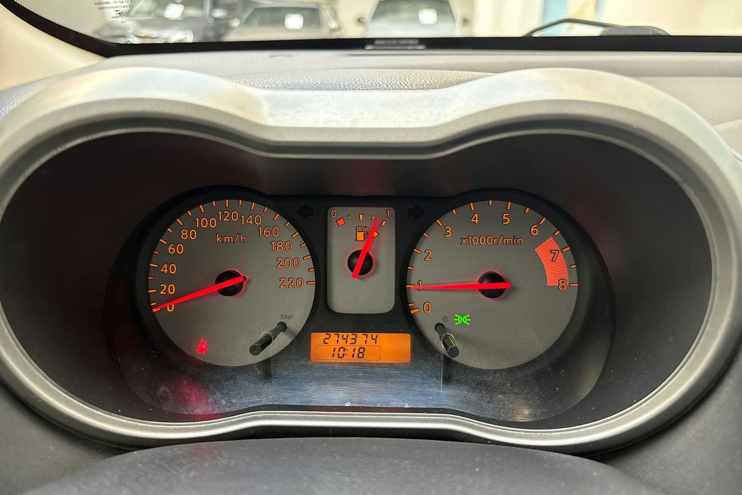 punainen Nissan Note 2008 kuva 18.